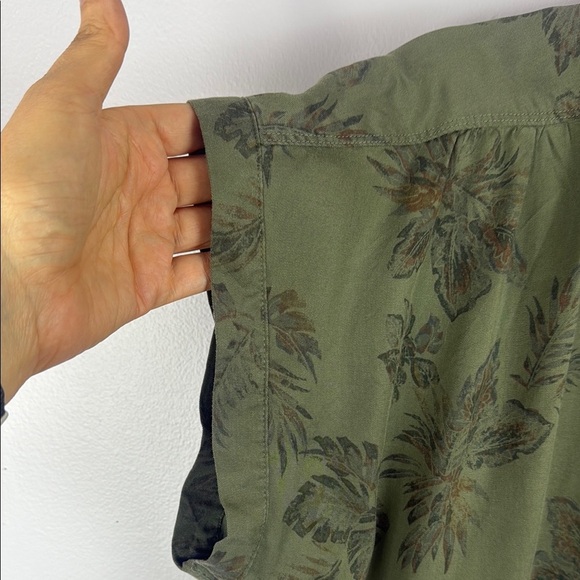 Eddie Bauer 100% Lyocell Green Blouse Lightweight Relaxed Fit Size Large - Picture 4 of 12